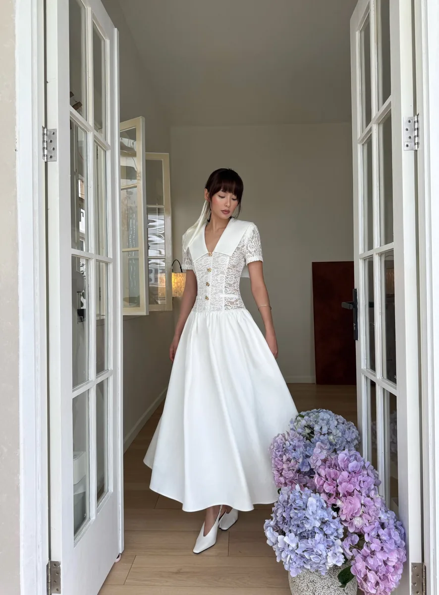 เดรส Lace Cape Dress