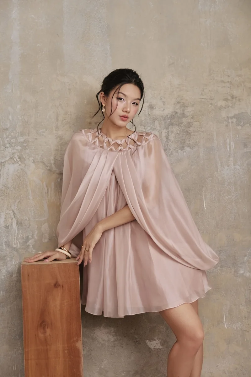 เดรส Artemis Cape Dress